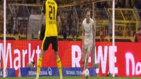 弗里克盛赞朗格萊季前賽出色表現，法國鋒將有望續約巴薩